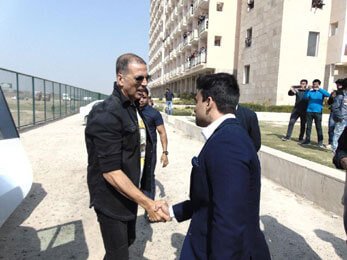 Dhruv Galgotia with Akshay Kumar